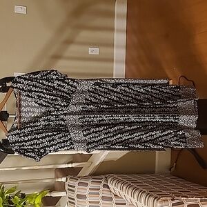 apt. 9 stretch dress, womens size XL . Black and white